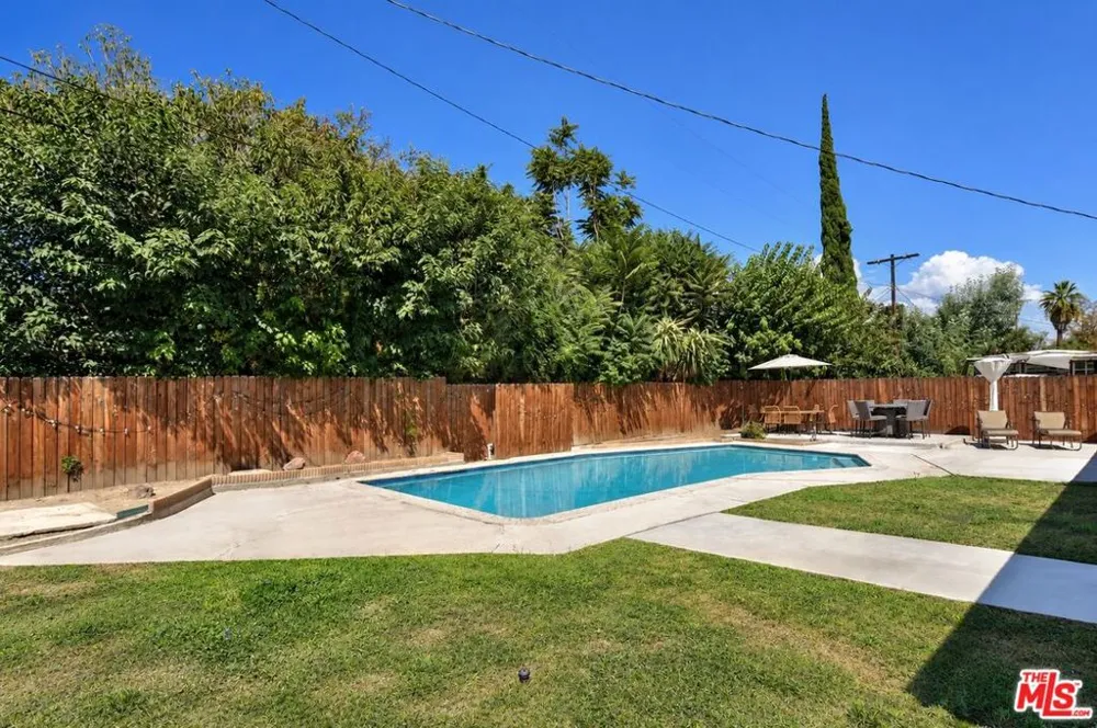 19447 Elkwood Street Los Angeles, CA 91335