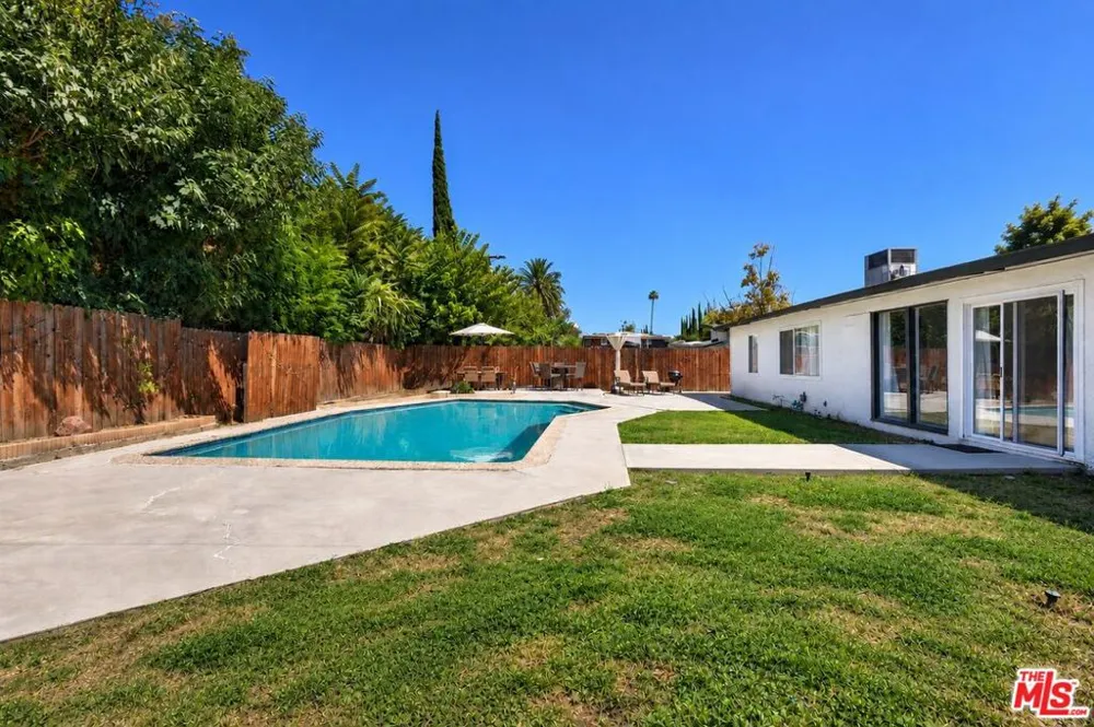 19447 Elkwood Street Los Angeles, CA 91335