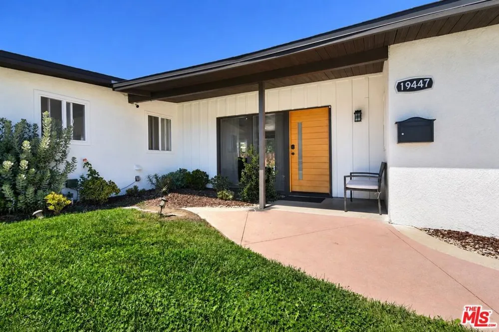 19447 Elkwood Street Los Angeles, CA 91335