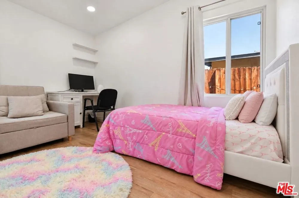 19447 Elkwood Street Los Angeles, CA 91335