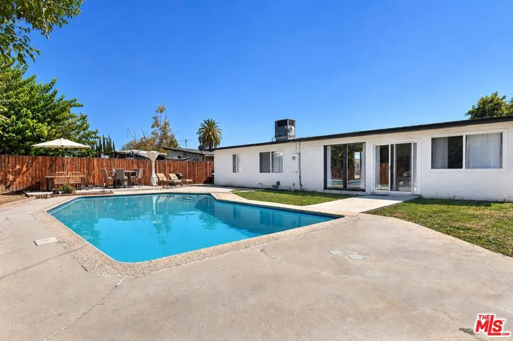 19447 Elkwood Street Los Angeles, CA 91335