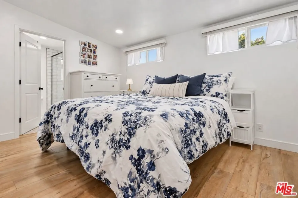 19447 Elkwood Street Los Angeles, CA 91335