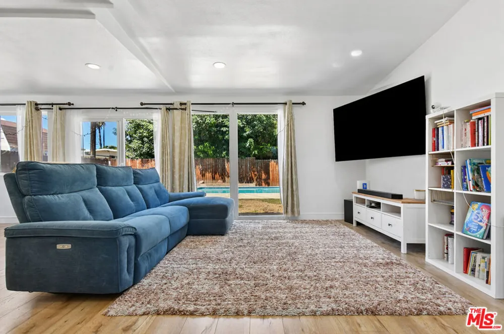 19447 Elkwood Street Los Angeles, CA 91335