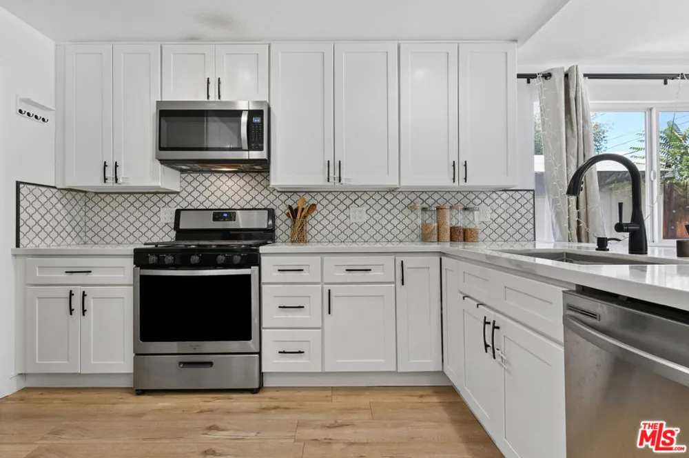 19447 Elkwood Street Los Angeles, CA 91335