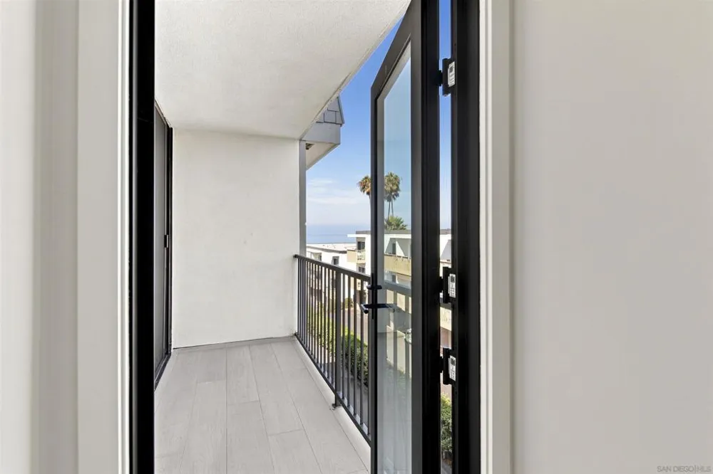 424 Stratford Ct #A25 Del Mar, CA 92014