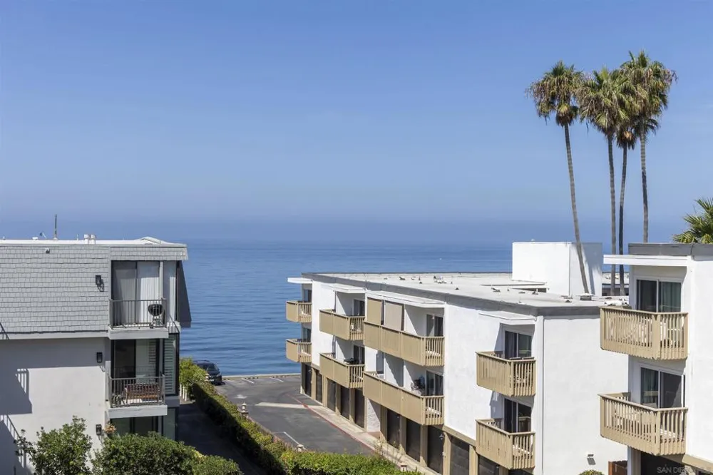 424 Stratford Ct #A25 Del Mar, CA 92014