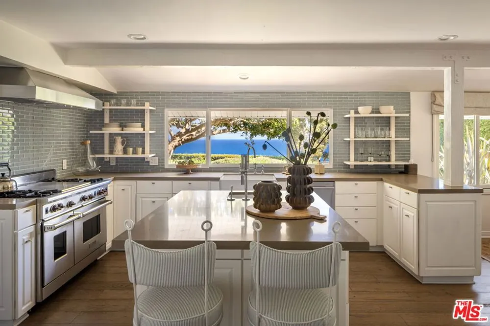 29225 Cliffside Drive Malibu, CA 90265