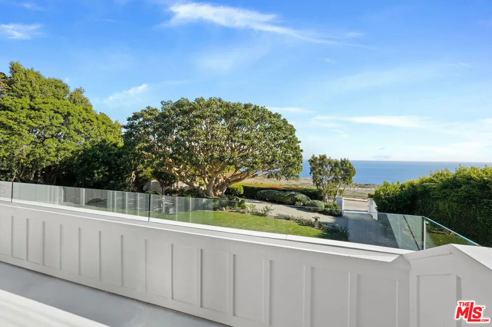 29225 Cliffside Drive Malibu, CA 90265