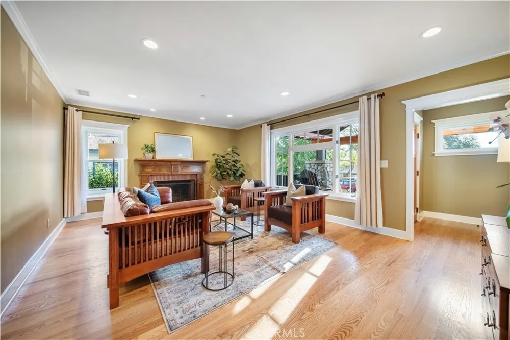132 Sunset Monrovia, CA 91016