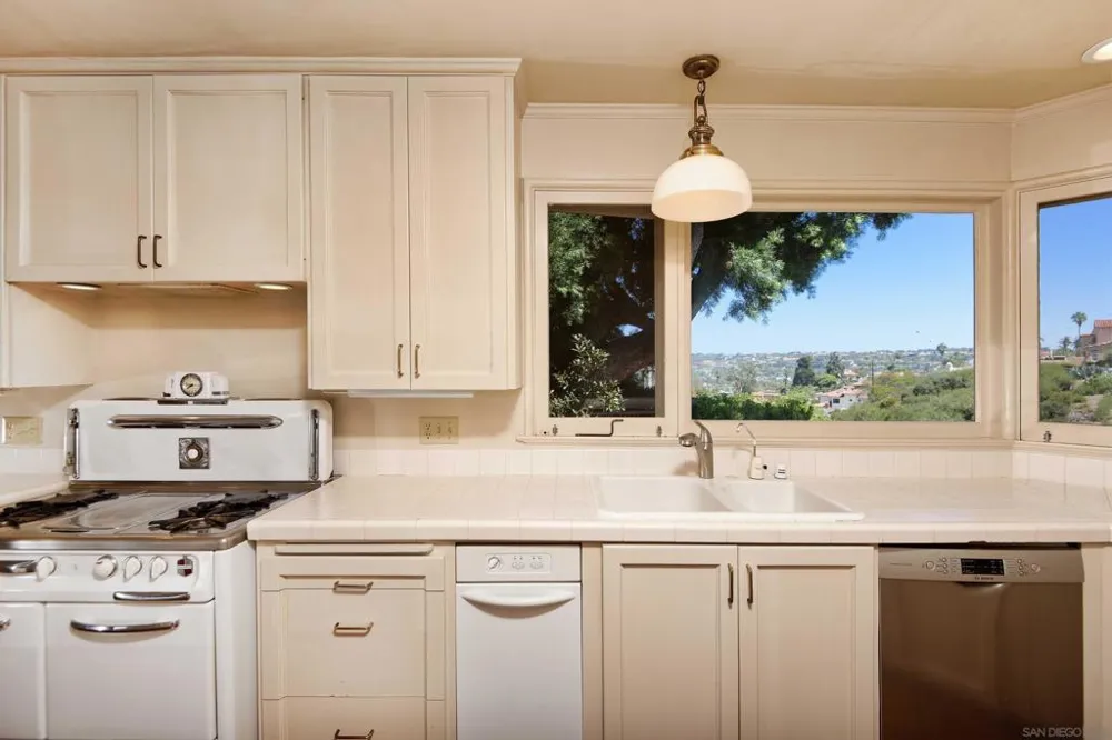 7755 Ludington Place La Jolla, CA 92037