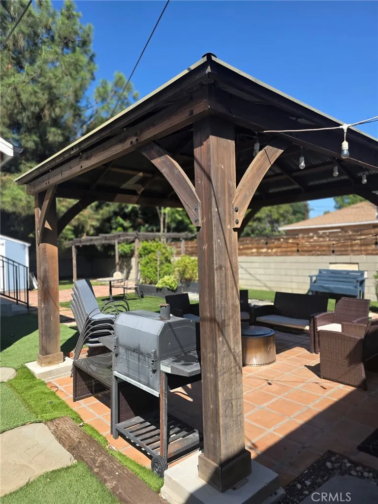 7453 Blewett Avenue Lake Balboa, CA 91406