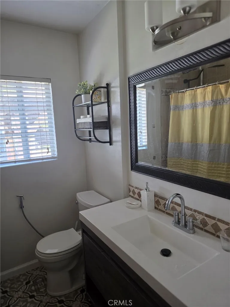 7453 Blewett Avenue Lake Balboa, CA 91406