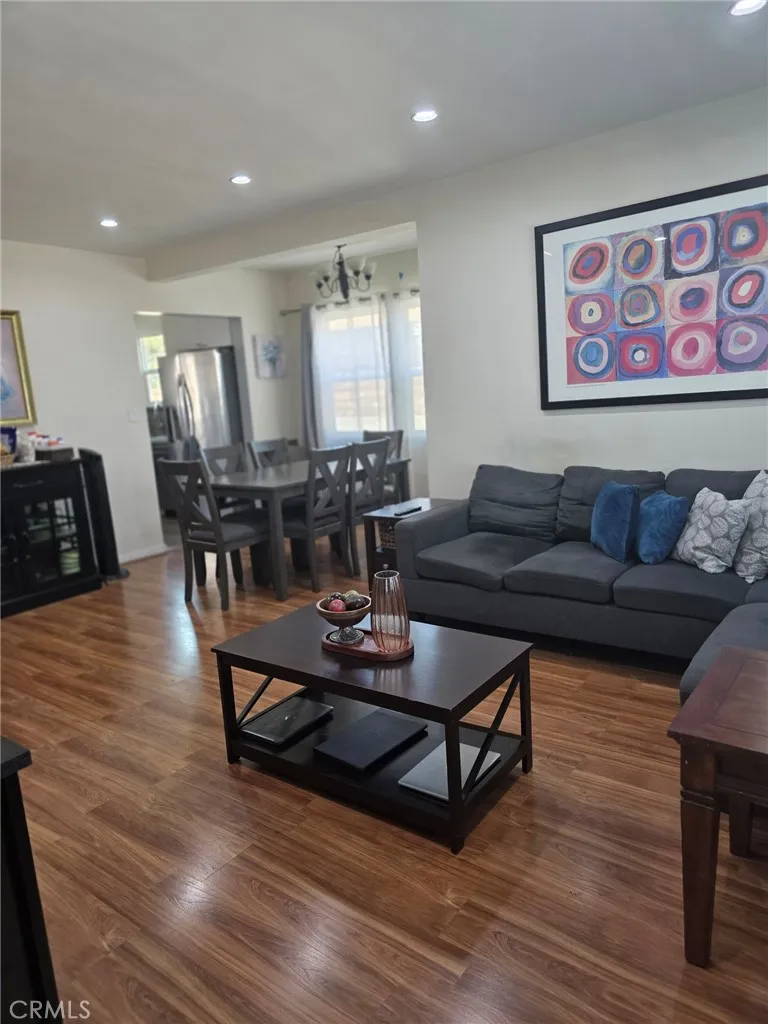 7453 Blewett Avenue Lake Balboa, CA 91406