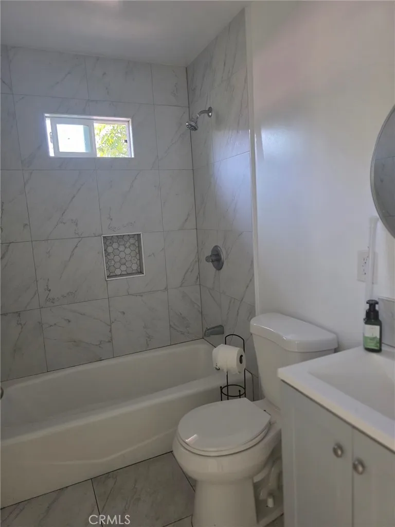 7453 Blewett Avenue Lake Balboa, CA 91406
