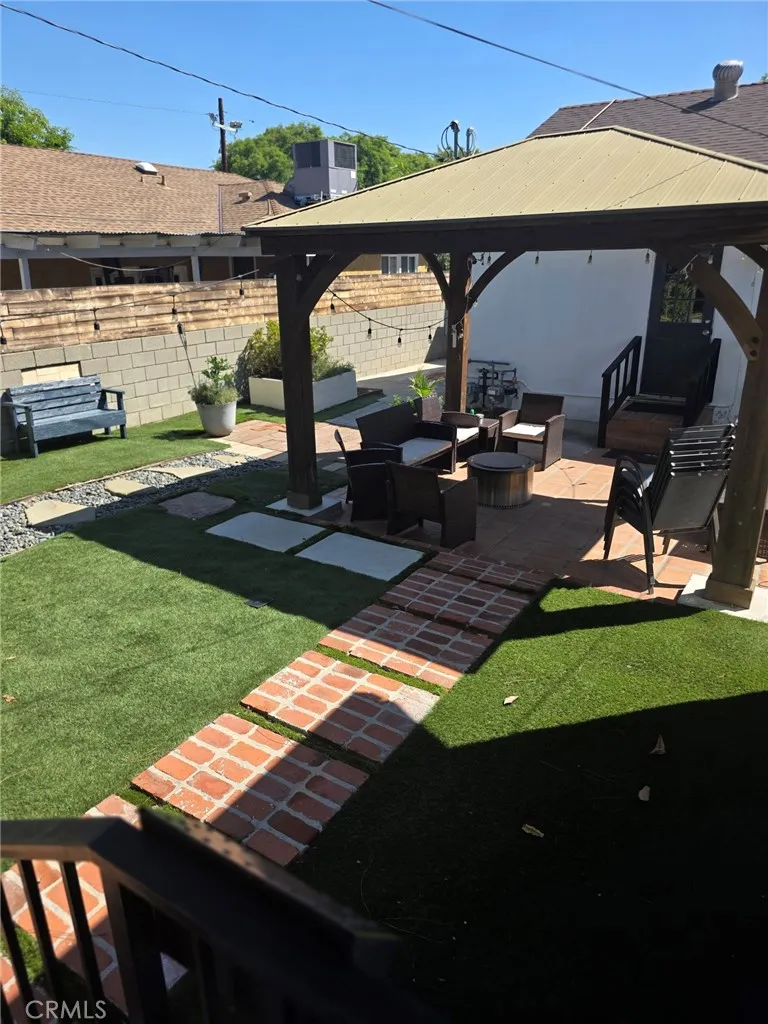 7453 Blewett Avenue Lake Balboa, CA 91406
