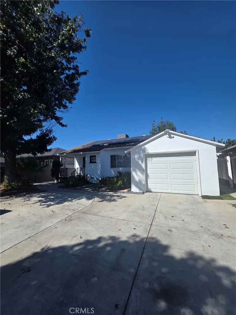 7453 Blewett Avenue Lake Balboa, CA 91406