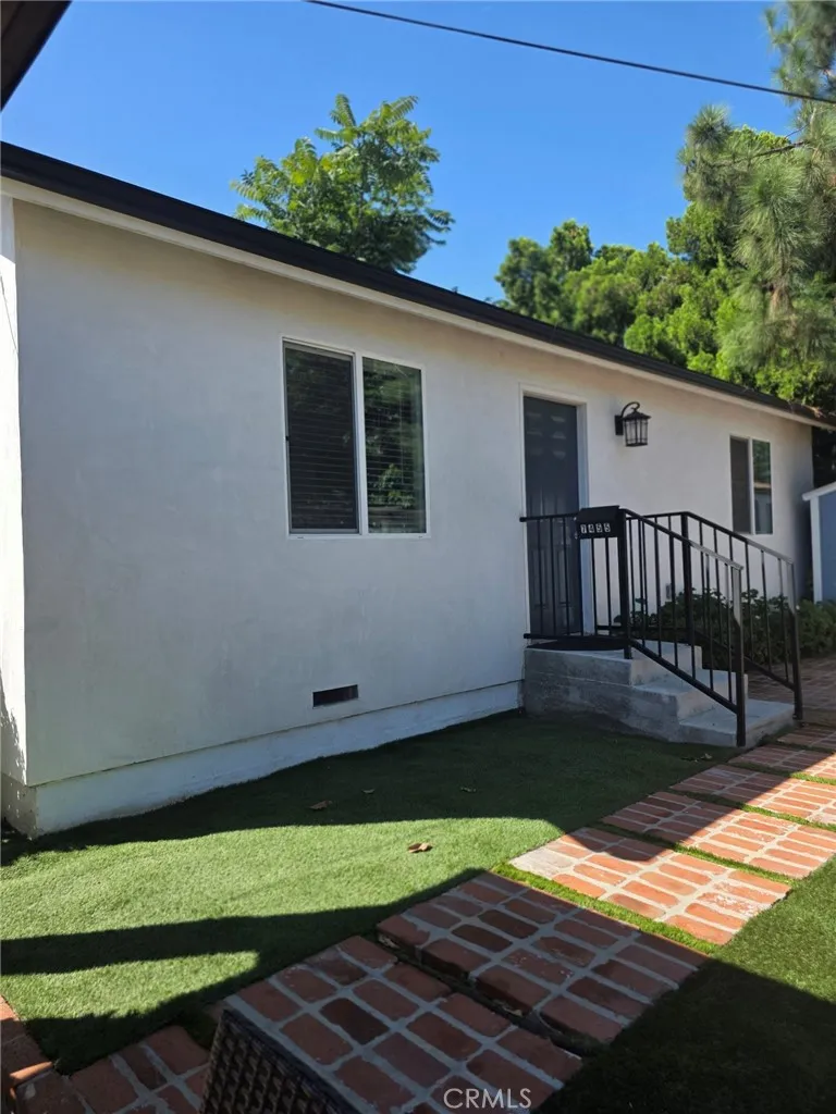 7453 Blewett Avenue Lake Balboa, CA 91406