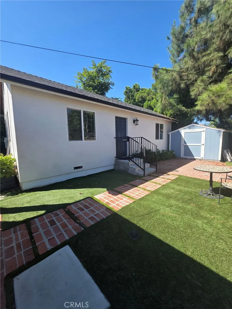 7453 Blewett Avenue Lake Balboa, CA 91406