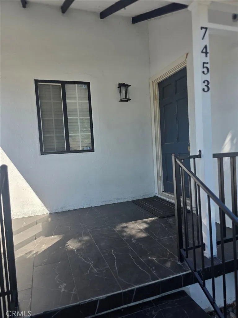 7453 Blewett Avenue Lake Balboa, CA 91406