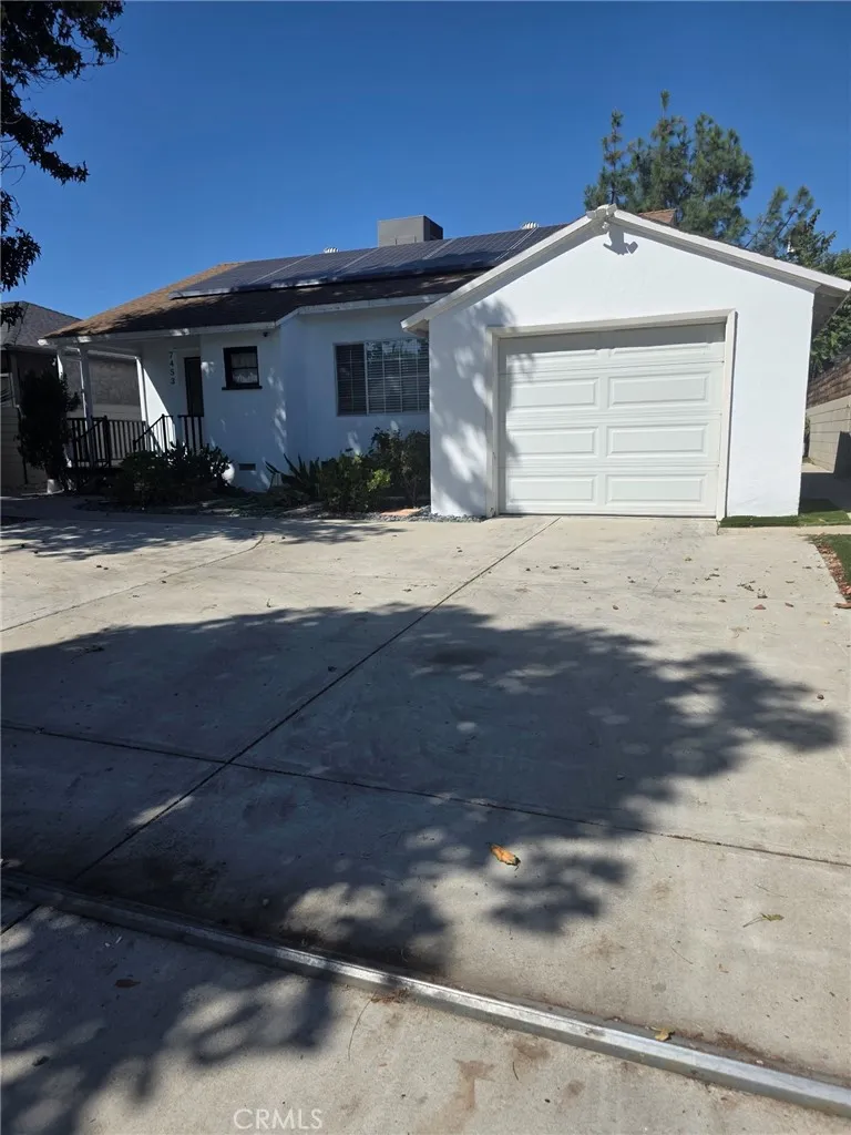 7453 Blewett Avenue Lake Balboa, CA 91406