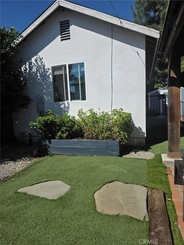 7453 Blewett Avenue Lake Balboa, CA 91406