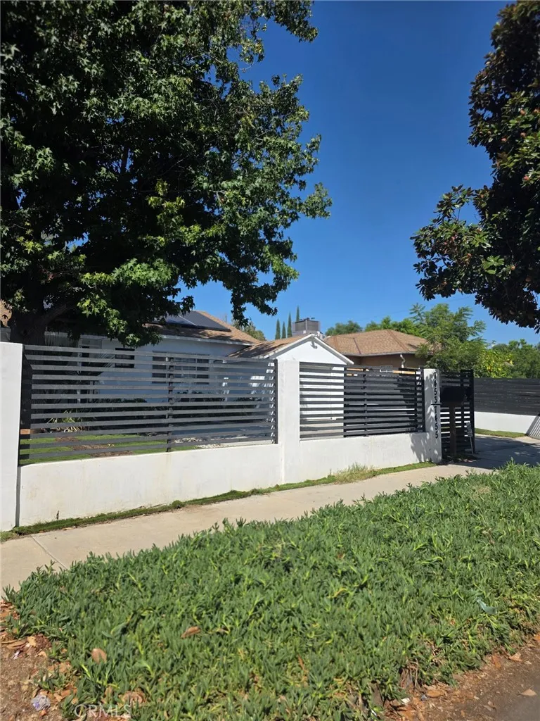 7453 Blewett Avenue Lake Balboa, CA 91406