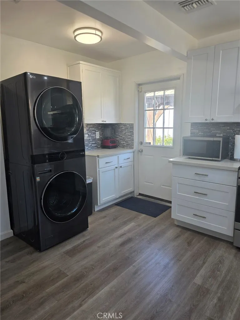 7453 Blewett Avenue Lake Balboa, CA 91406