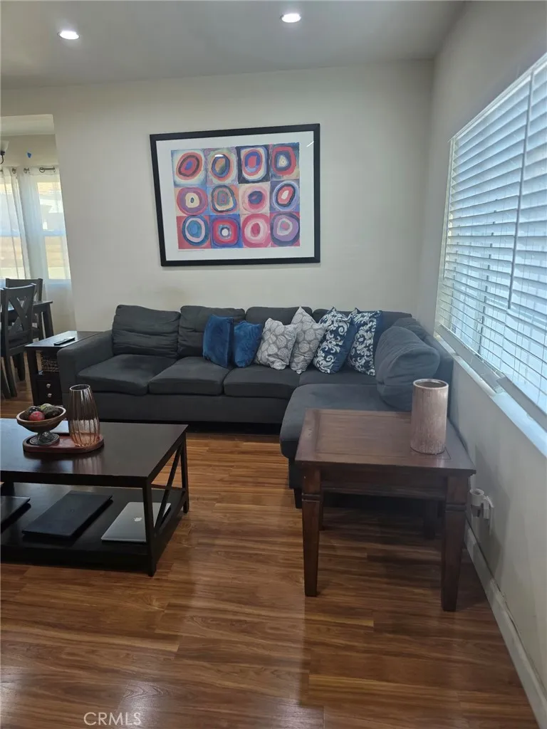 7453 Blewett Avenue Lake Balboa, CA 91406