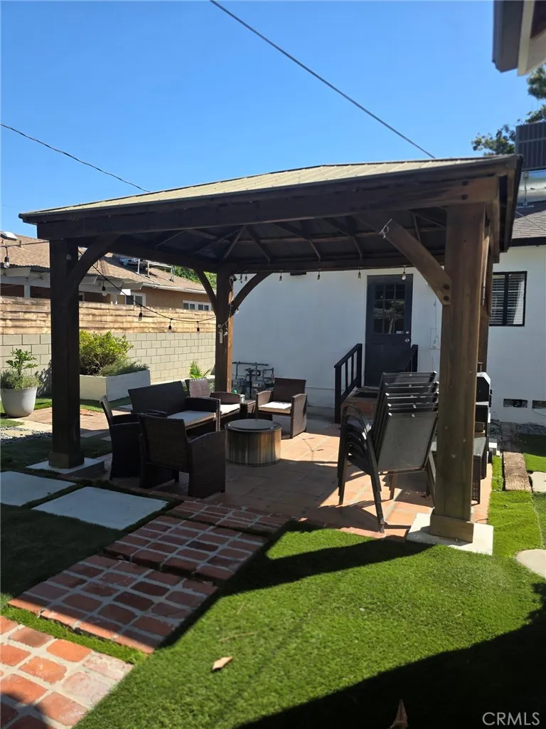 7453 Blewett Avenue Lake Balboa, CA 91406