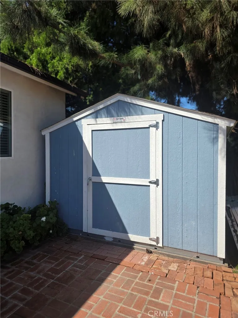 7453 Blewett Avenue Lake Balboa, CA 91406