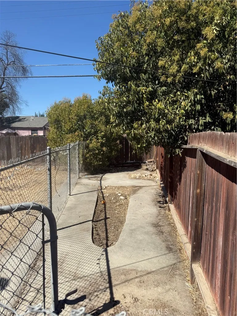 1143 E Simpson Fresno, CA 93704