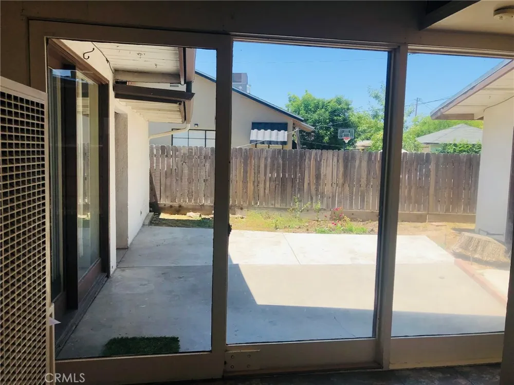 1143 E Simpson Fresno, CA 93704