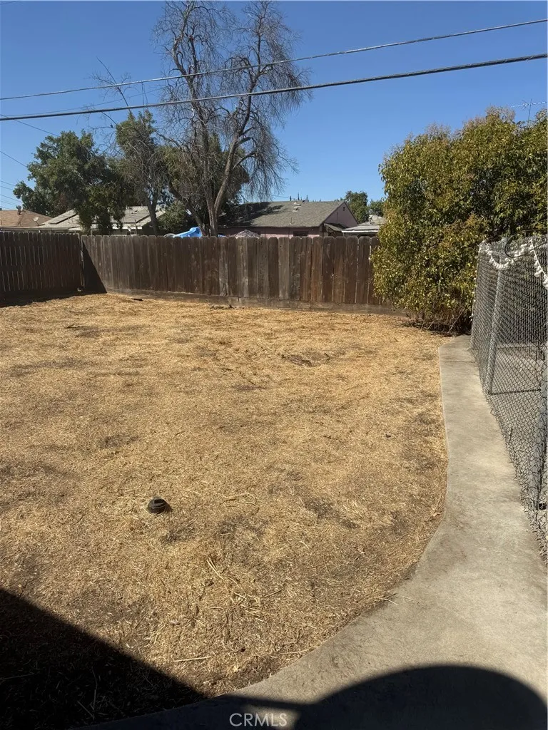 1143 E Simpson Fresno, CA 93704