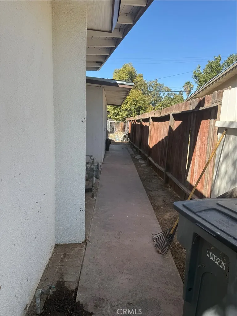 1143 E Simpson Fresno, CA 93704