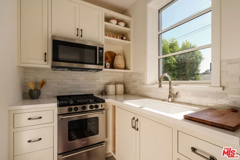 931 Chautauqua Boulevard Pacific Palisades, CA 90272