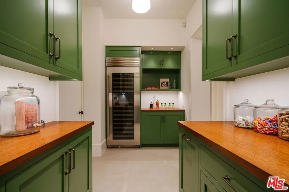 931 Chautauqua Boulevard Pacific Palisades, CA 90272