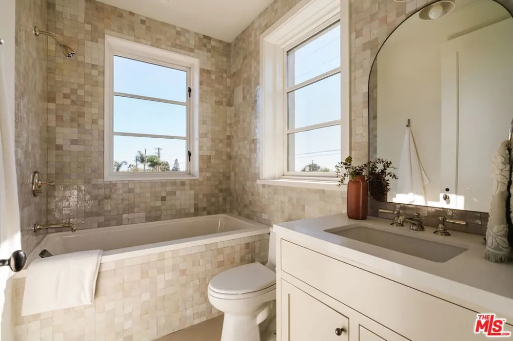 931 Chautauqua Boulevard Pacific Palisades, CA 90272