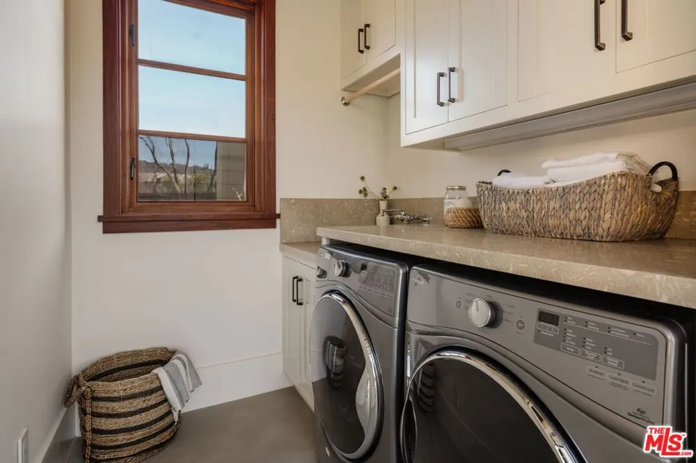 931 Chautauqua Boulevard Pacific Palisades, CA 90272