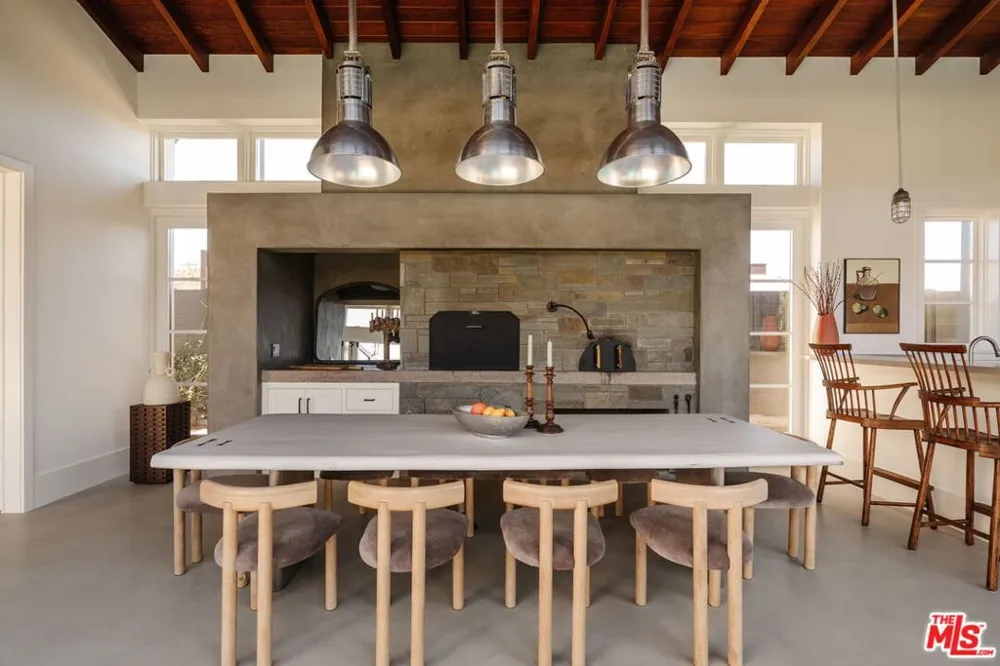 931 Chautauqua Boulevard Pacific Palisades, CA 90272