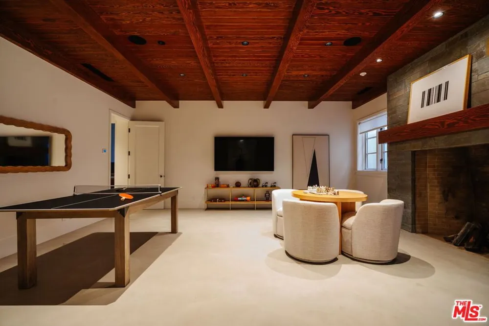 931 Chautauqua Boulevard Pacific Palisades, CA 90272
