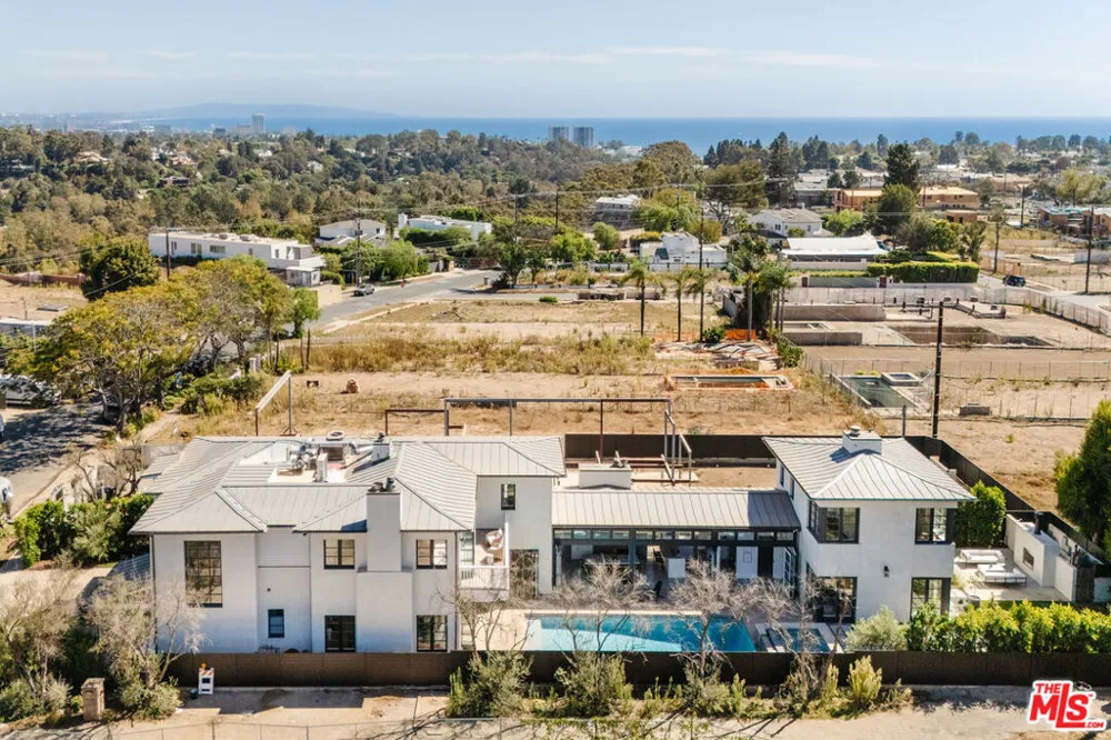 931 Chautauqua Boulevard Pacific Palisades, CA 90272