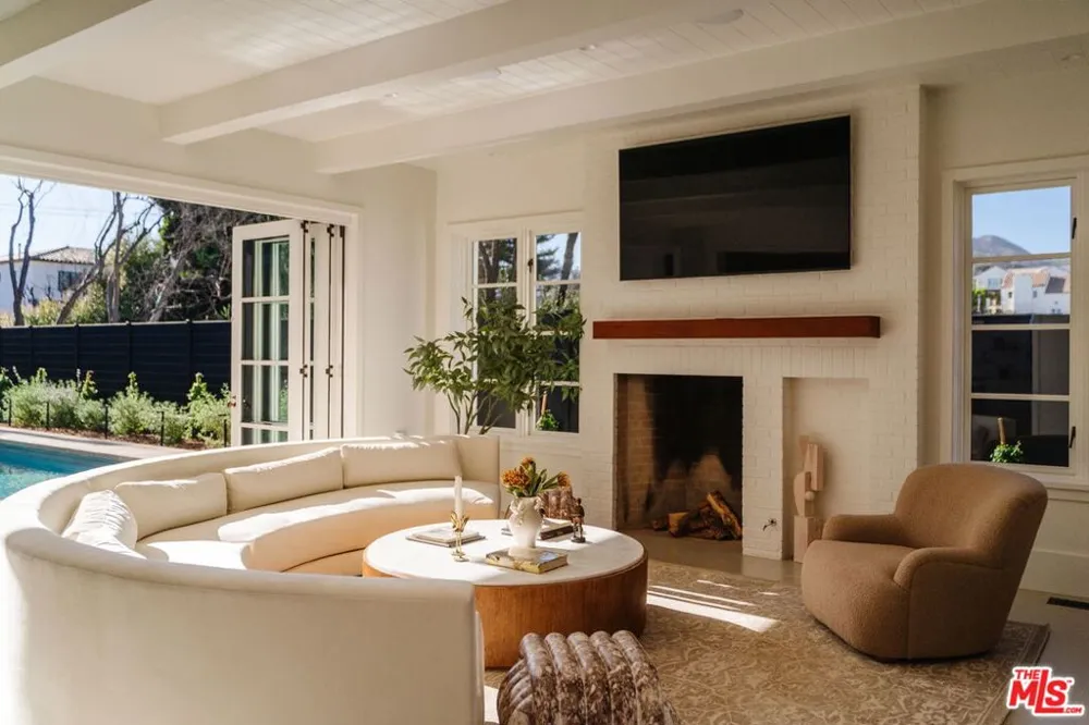 931 Chautauqua Boulevard Pacific Palisades, CA 90272