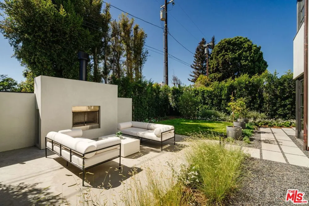 931 Chautauqua Boulevard Pacific Palisades, CA 90272