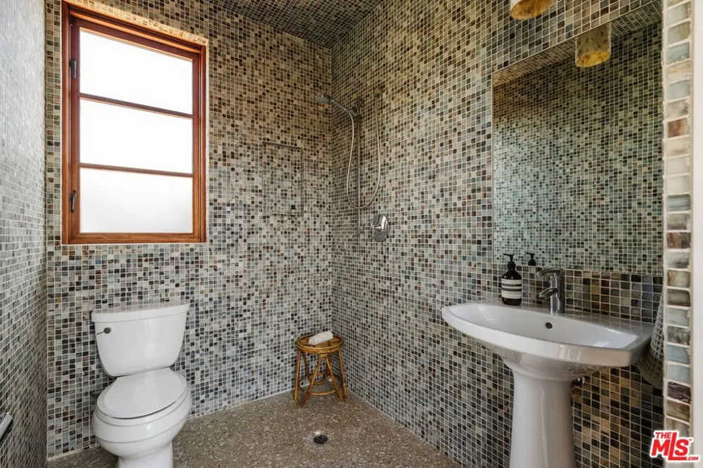 931 Chautauqua Boulevard Pacific Palisades, CA 90272