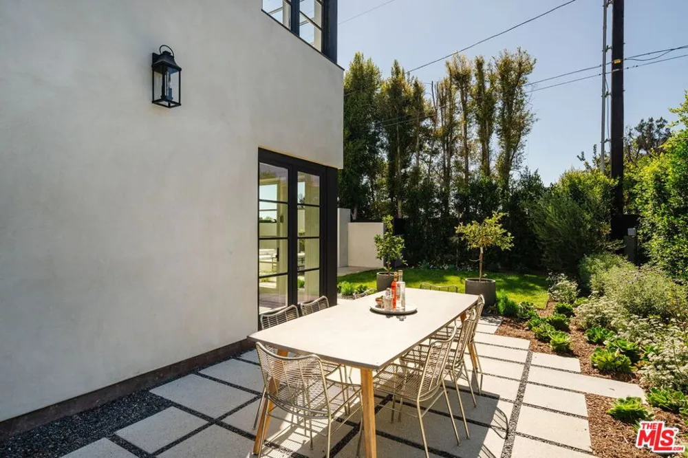 931 Chautauqua Boulevard Pacific Palisades, CA 90272