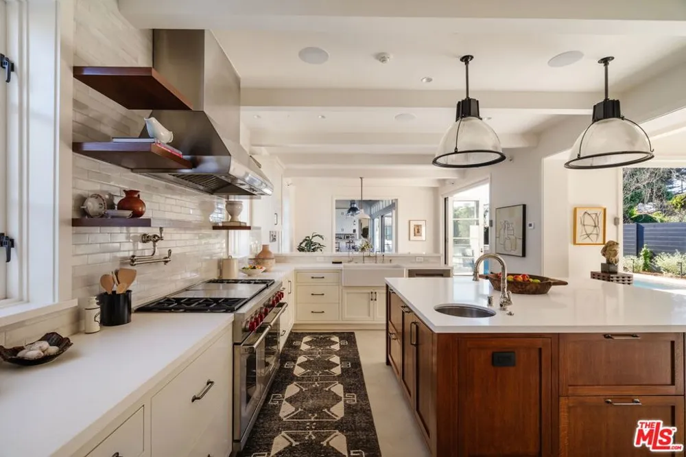 931 Chautauqua Boulevard Pacific Palisades, CA 90272
