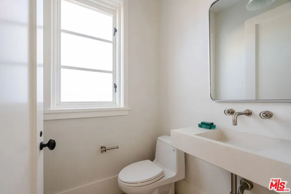 931 Chautauqua Boulevard Pacific Palisades, CA 90272
