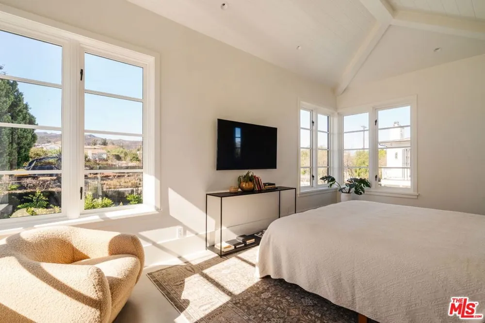 931 Chautauqua Boulevard Pacific Palisades, CA 90272
