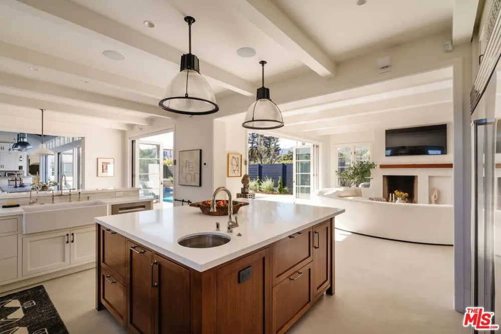 931 Chautauqua Boulevard Pacific Palisades, CA 90272