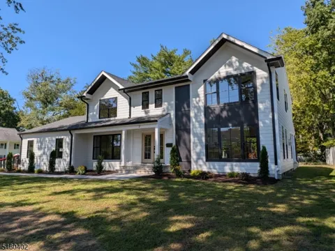 2 Byron Ct